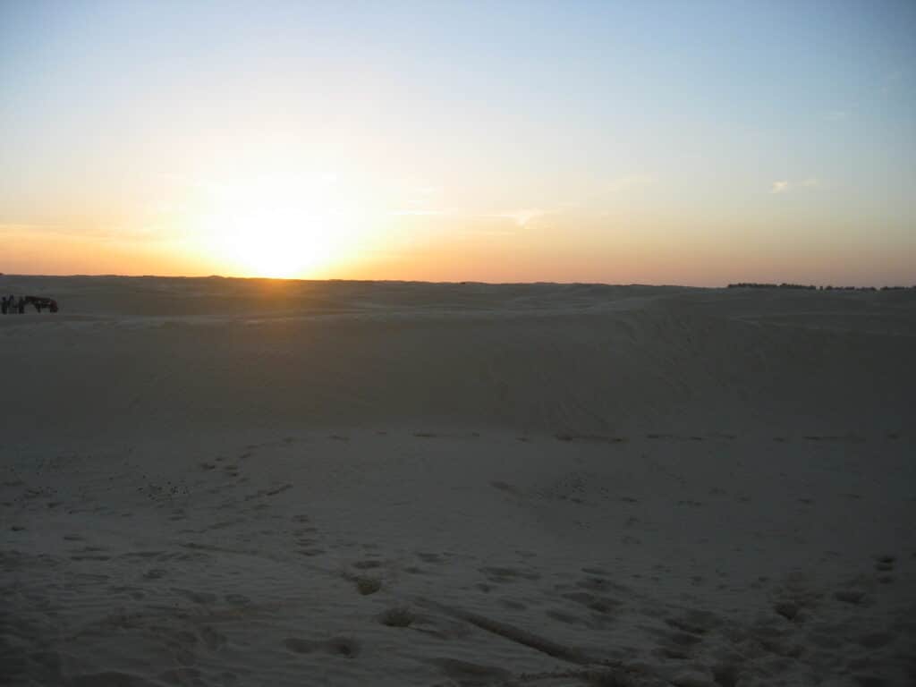 Dunes du désert à Douz, Tunisie